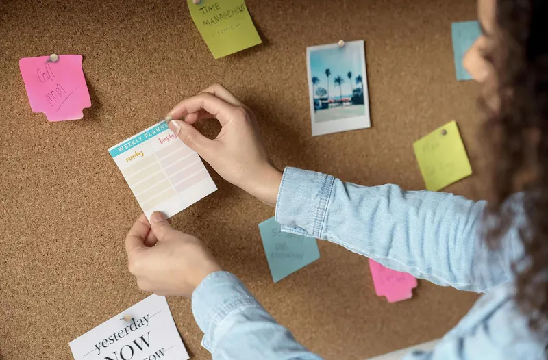 TABLEAU D'AFFICHAGE LIÈGE CADRE ALUMINIUM 90*120 CM NOBO - Vue 4