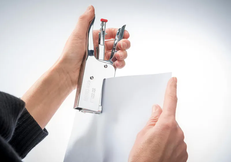 PINCE-AGRAFEUSES NOVUS B 39