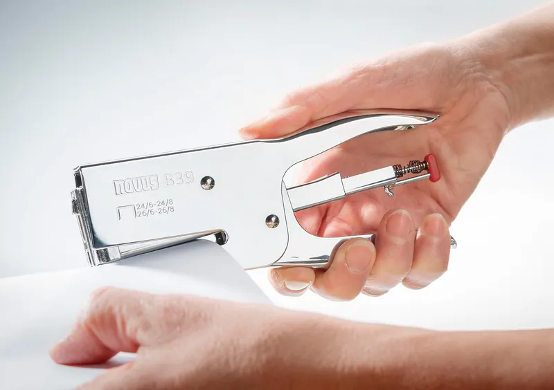 PINCE-AGRAFEUSES NOVUS B 39 - Vue 3